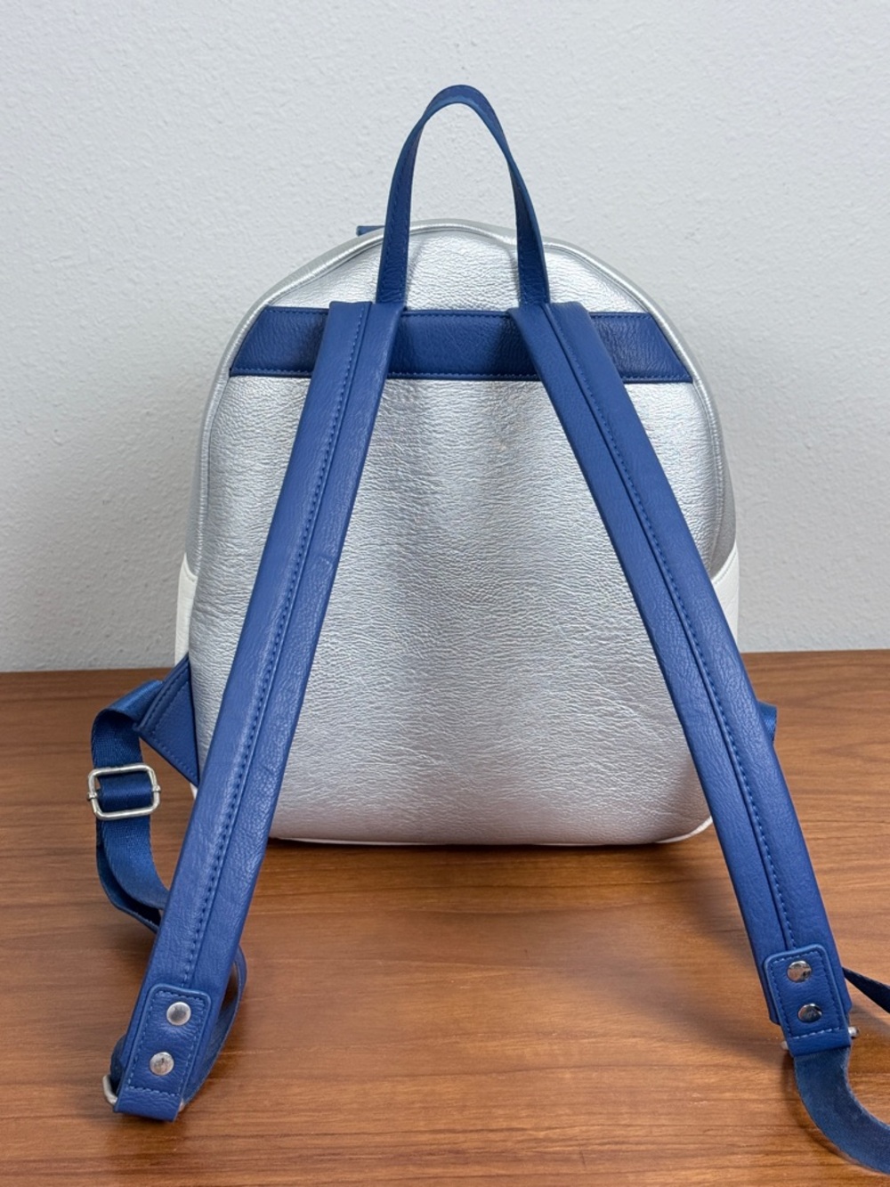 Loungefly Star Wars R2D2 Backpack - Picture 4 of 11